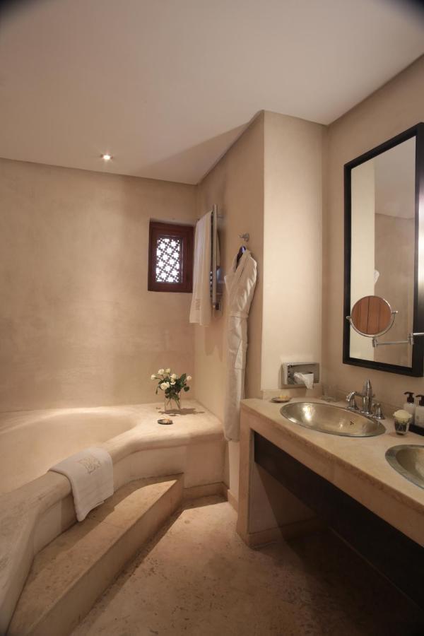 De Luxe Room Side Sea View